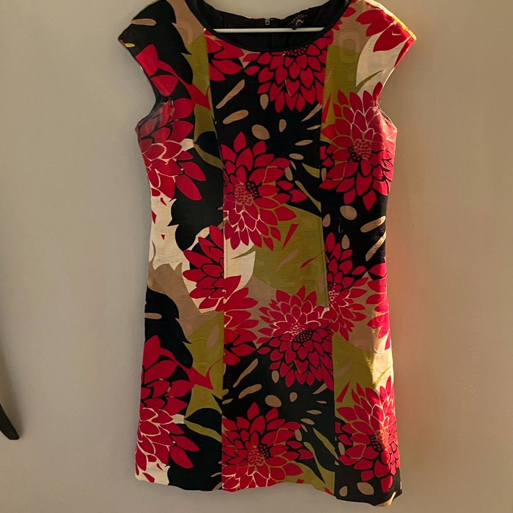 10 DOLLAR SALE ON EVERYTHING: Signature by Robbie Bee Floral Dress